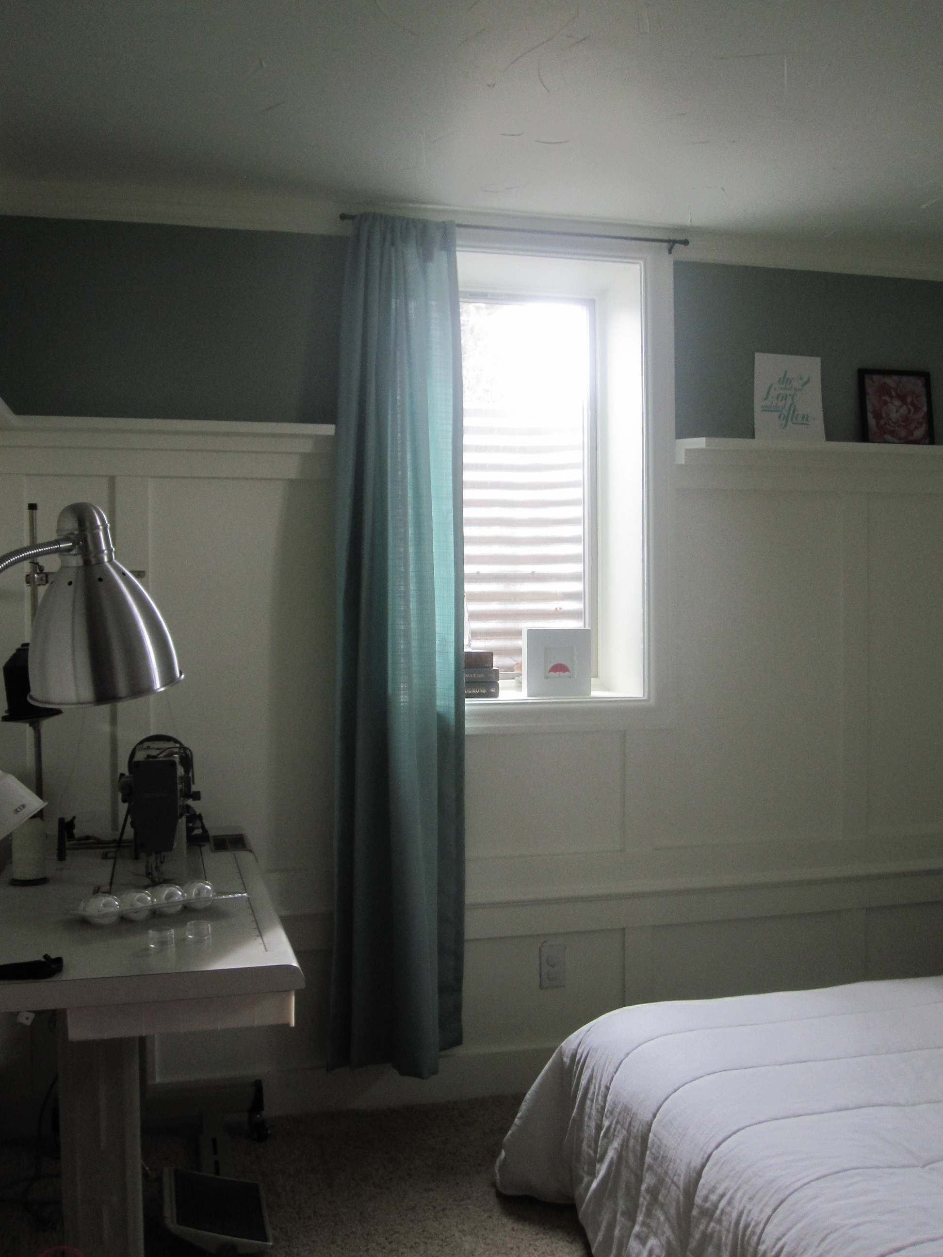 Top Photo of Curtains For Small Bedroom Windows