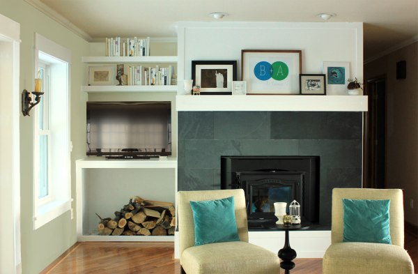 Family-Room-Nook-with-TV-and-Shelves